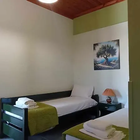 Queen Bay * Vasiliki