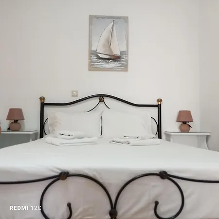 Queen Bay * Vasiliki