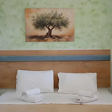 Queen Bay * Vasiliki