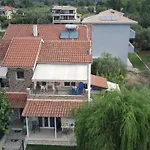 Queen Bay Apartment