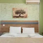 Queen Bay Apartment *