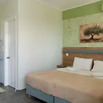 Queen Bay Vasiliki
