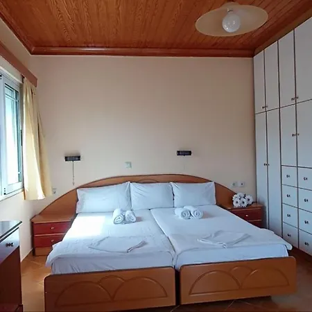 Queen Bay Apartment