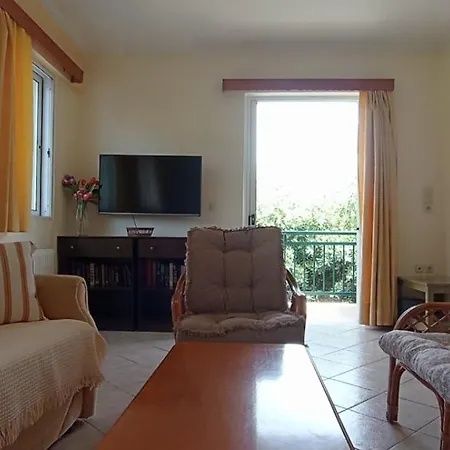 Queen Bay Apartment