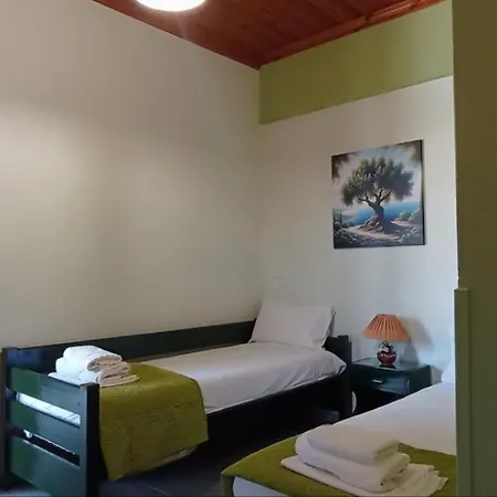 Queen Bay Apartment