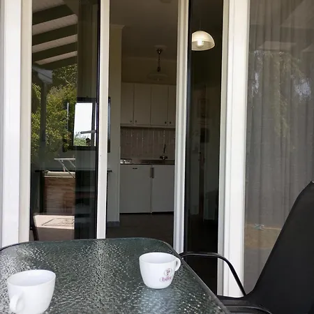 Queen Bay Apartment