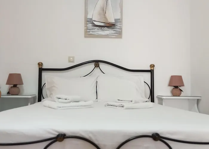 Queen Bay * Vasiliki