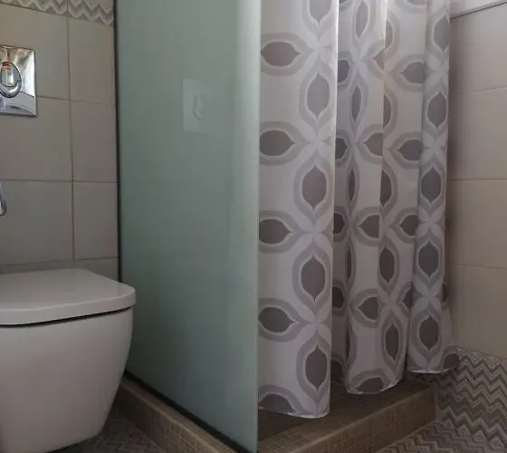 Queen Bay Apartment *